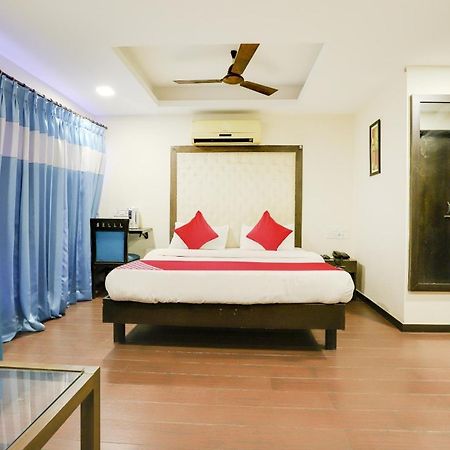 Oyo Hotel Dash Vadodara Dış mekan fotoğraf