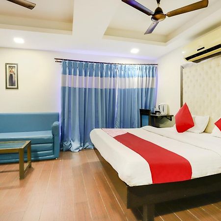 Oyo Hotel Dash Vadodara Dış mekan fotoğraf