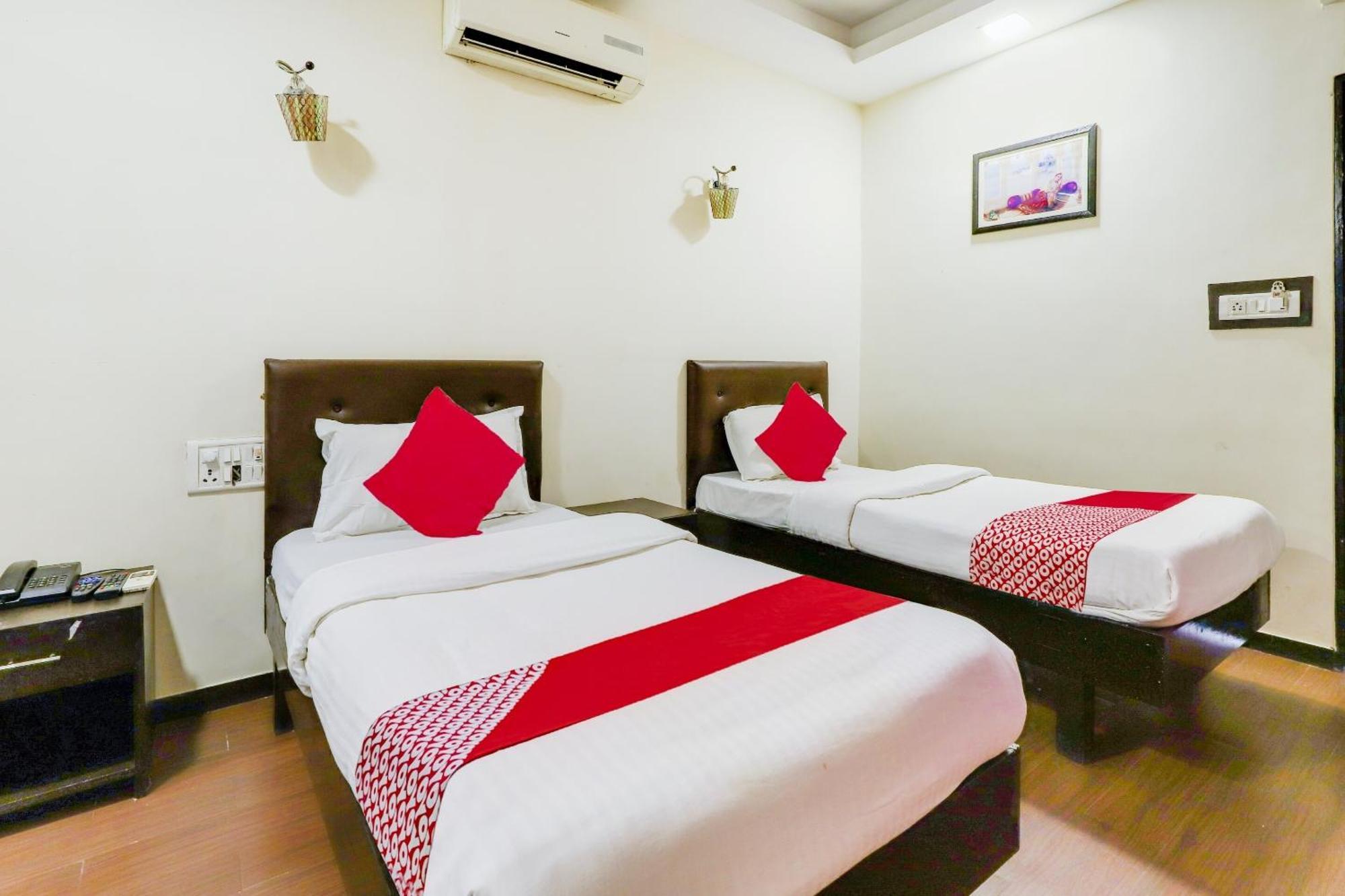 Oyo Hotel Dash Vadodara Dış mekan fotoğraf