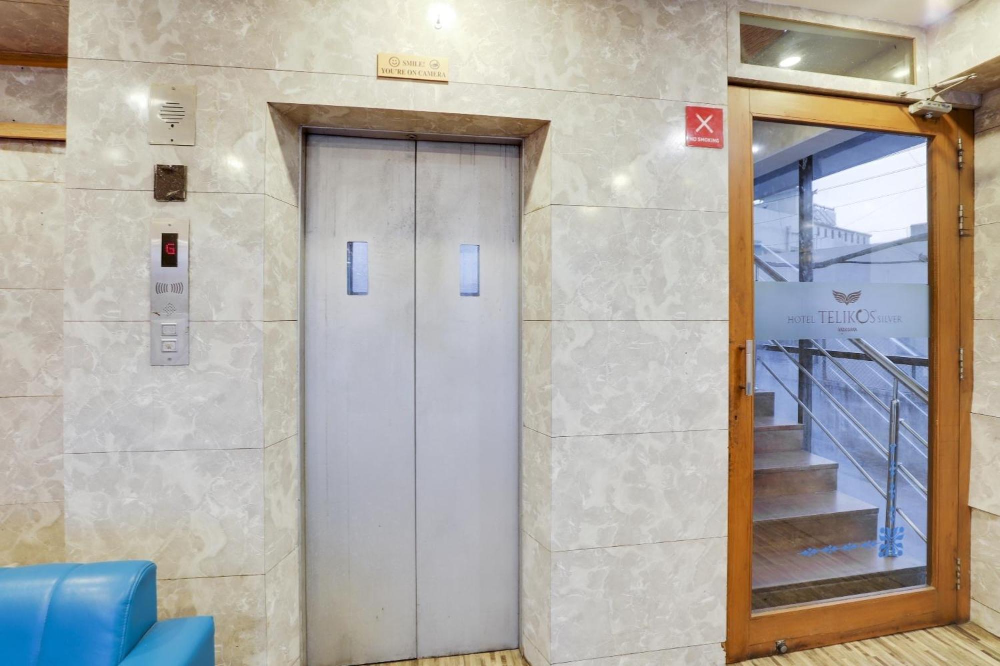 Oyo Hotel Dash Vadodara Dış mekan fotoğraf