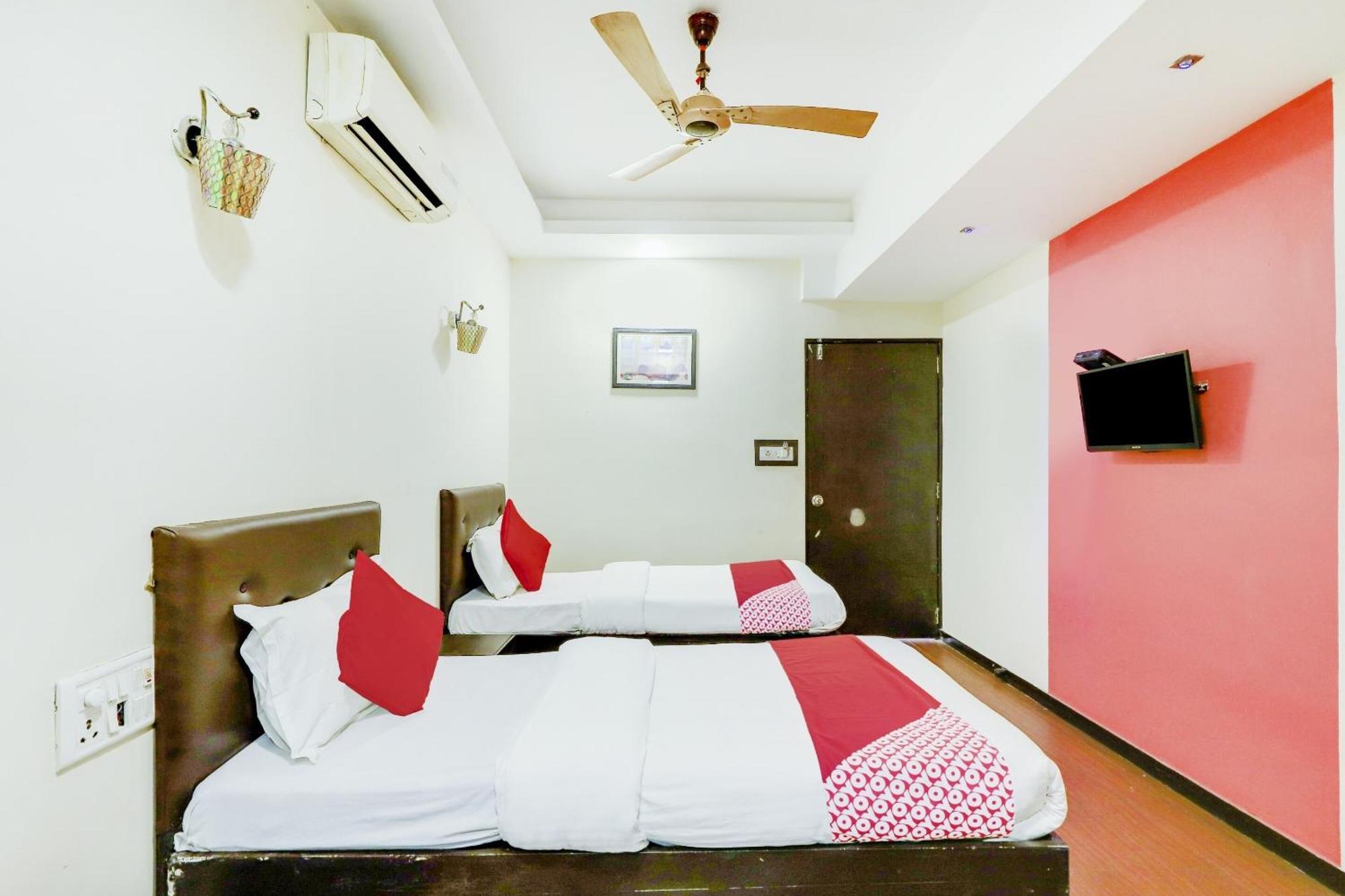 Oyo Hotel Dash Vadodara Dış mekan fotoğraf