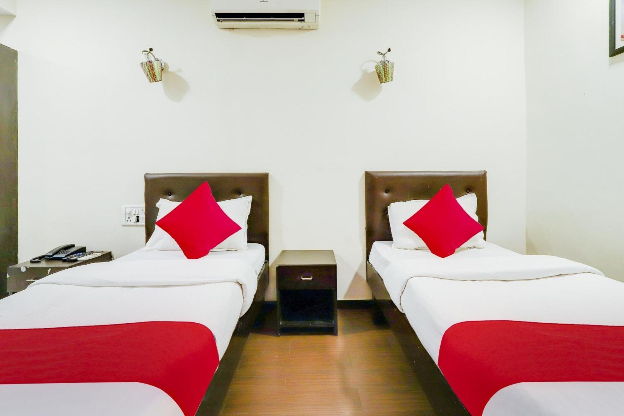 Oyo Hotel Dash Vadodara Dış mekan fotoğraf